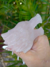 Carving Rose Quartz Wolf